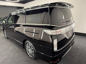 Used Nissan Elgrand 2018 for sale - 77039002: Photo