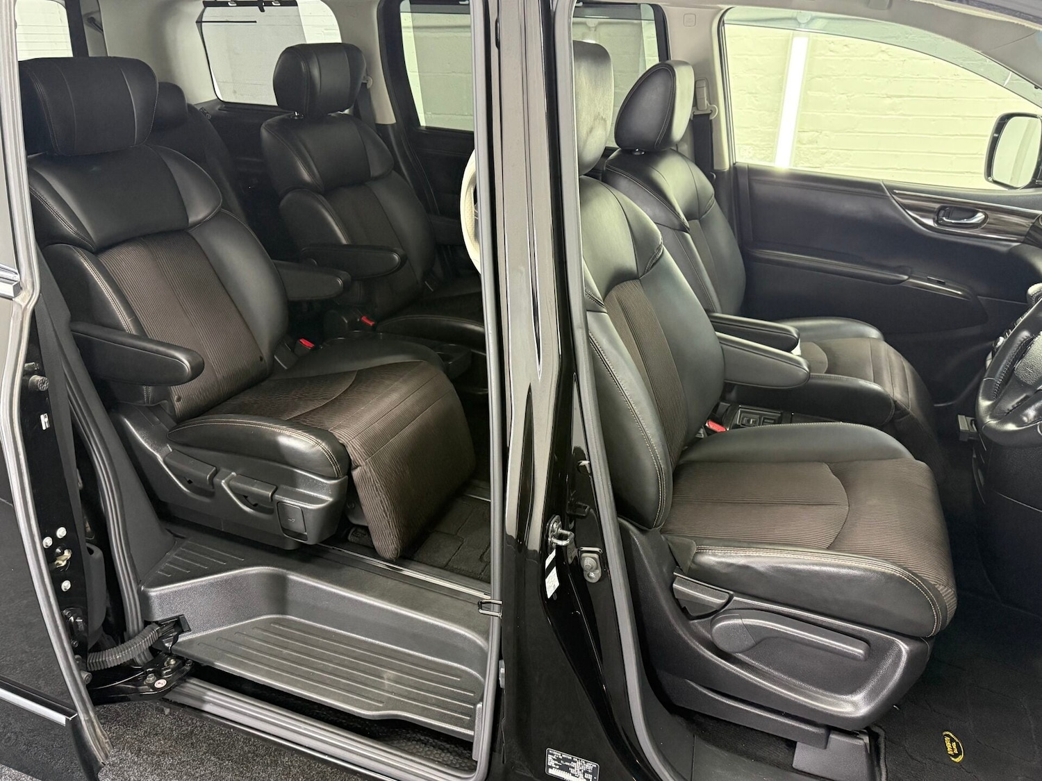 Used Nissan Elgrand 2018 for sale - 77039002: Photo 8