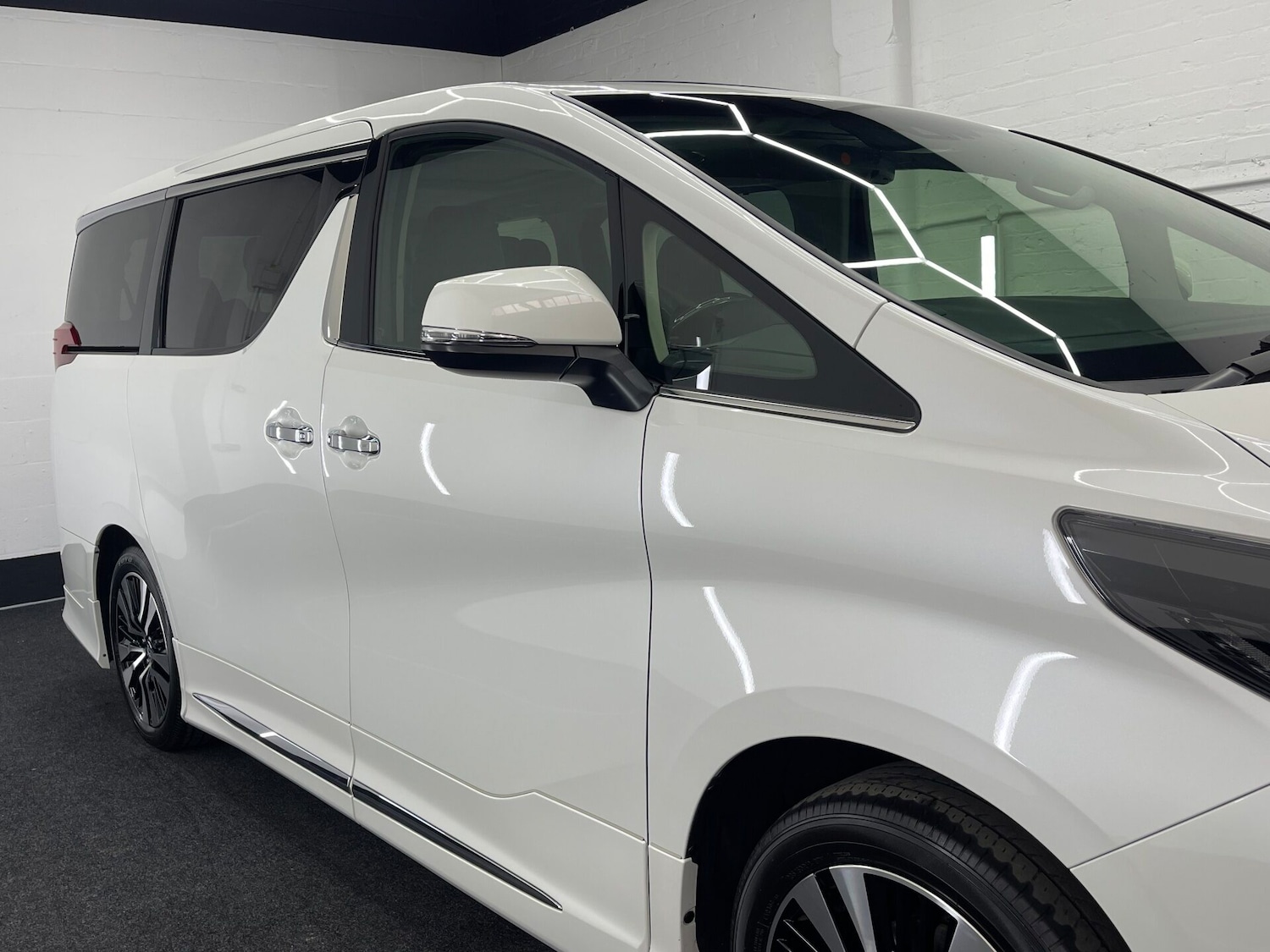 Used Toyota Alphard 2023 for sale - 74825553: Photo 35