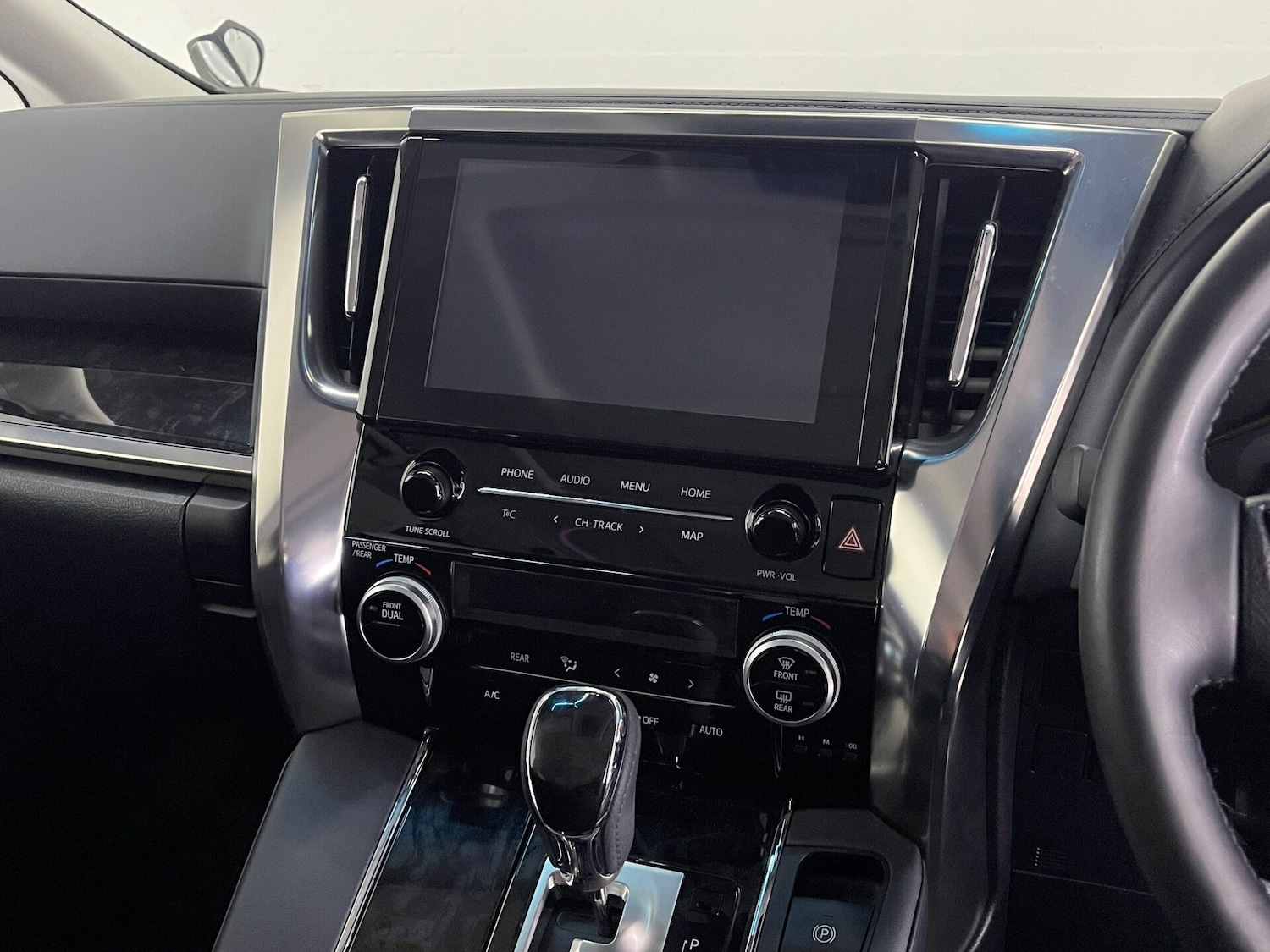 Used Toyota Alphard 2023 for sale - 74825553: Photo 41