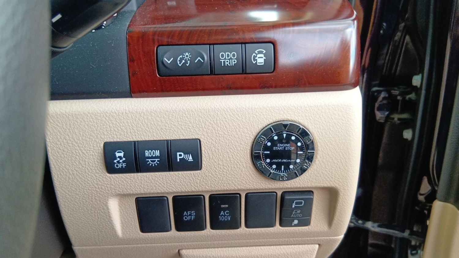 Used Toyota Vellfire 2011 for sale - 77039053: Photo 19