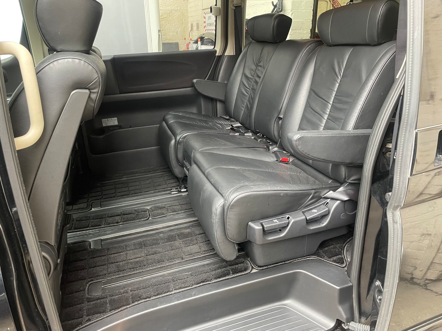 Used Nissan Elgrand 2007 for sale - 77039045: Photo 14