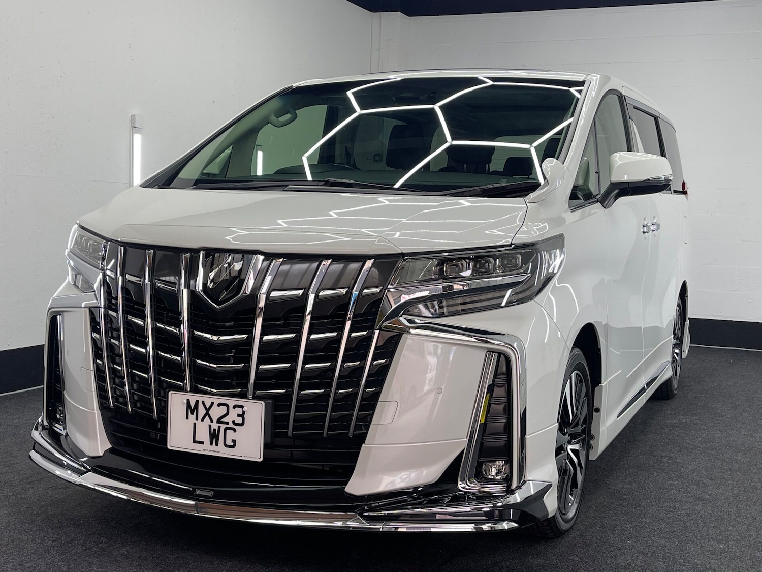 Used Toyota Alphard 2025 for sale - 77039017: Photo 2