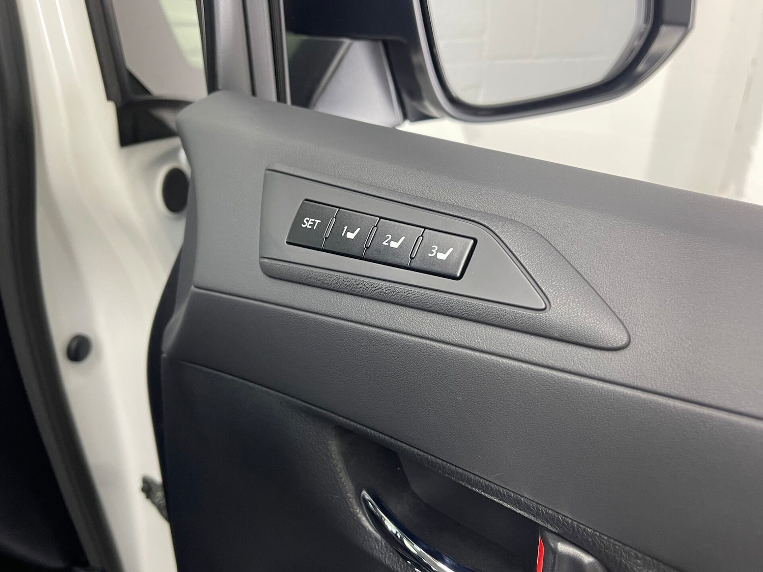 Used Toyota Alphard 2025 for sale - 77039017: Photo 38