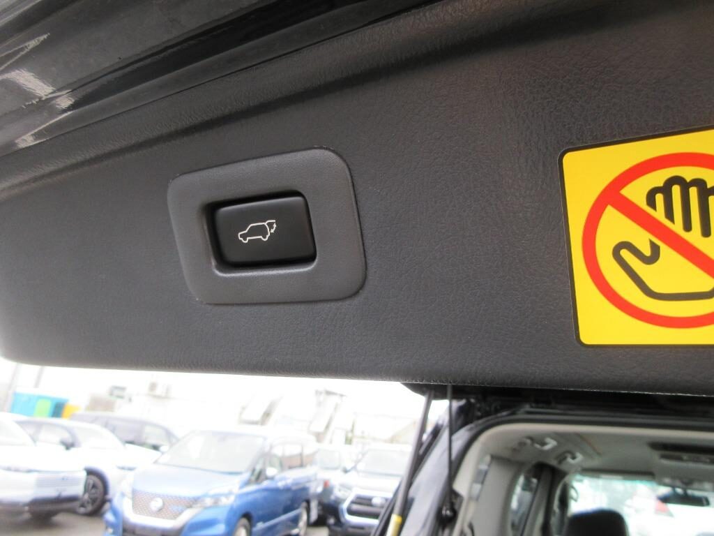 Used Toyota Vellfire 2012 for sale - 76064036: Photo 15