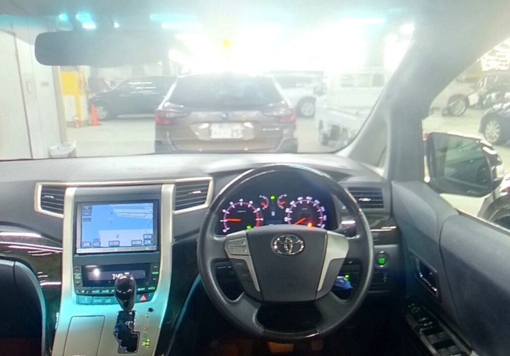 Used Toyota Vellfire 2013 for sale - 76421947: Photo 6