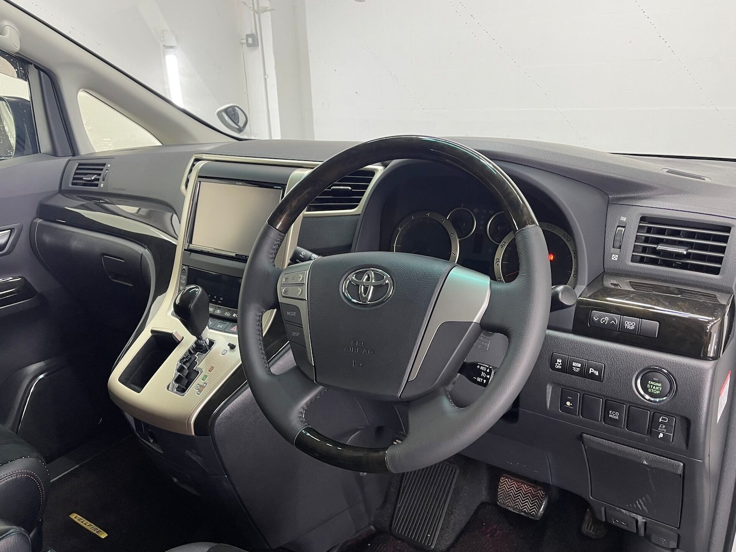 Used Toyota Vellfire 2014 for sale - 75912810: Photo 14