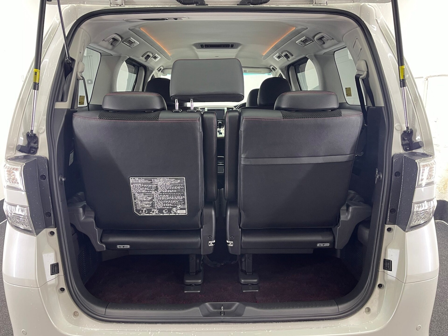 Used Toyota Vellfire 2014 for sale - 75912810: Photo 17