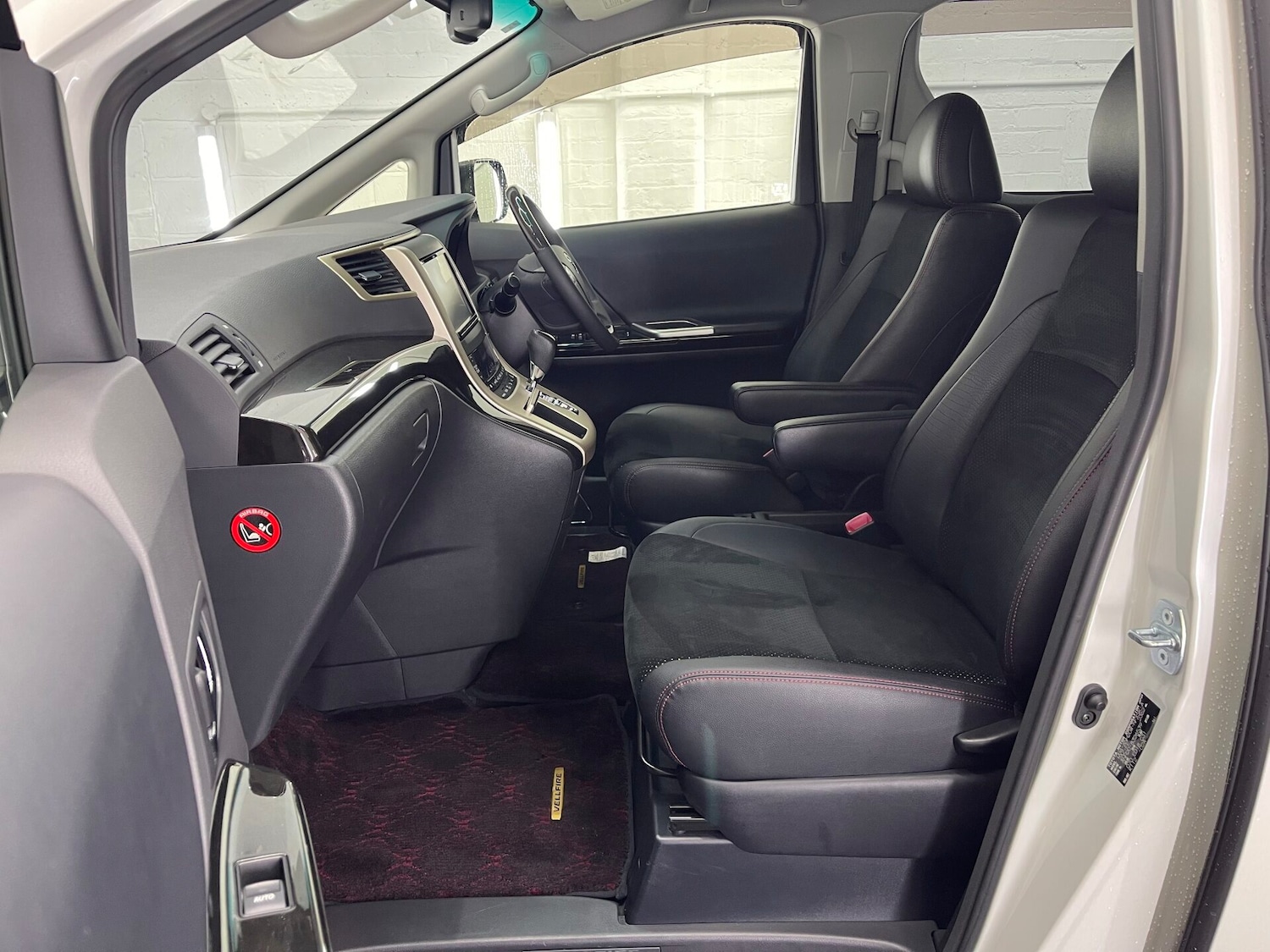 Used Toyota Vellfire 2014 for sale - 75912810: Photo 23