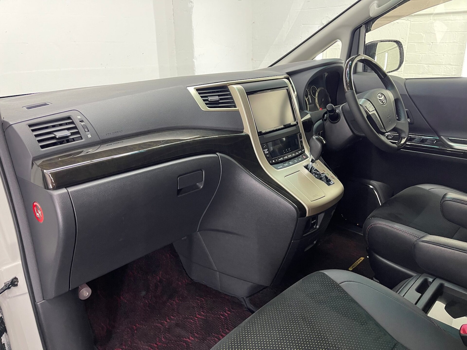 Used Toyota Vellfire 2014 for sale - 75912810: Photo 24