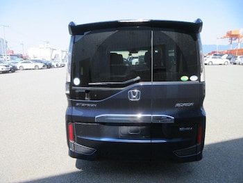 Used Honda Stepwagon 2021 for sale - 78848000: Photo