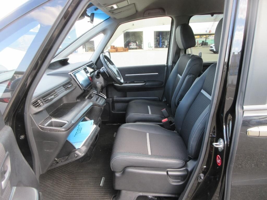 Used Honda Stepwagon 2015 for sale - 76421949: Photo 11