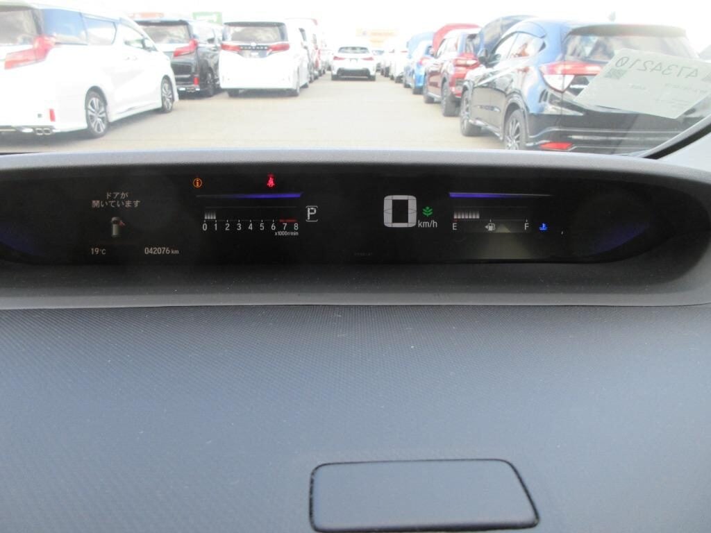 Used Honda Stepwagon 2015 for sale - 76421949: Photo 17