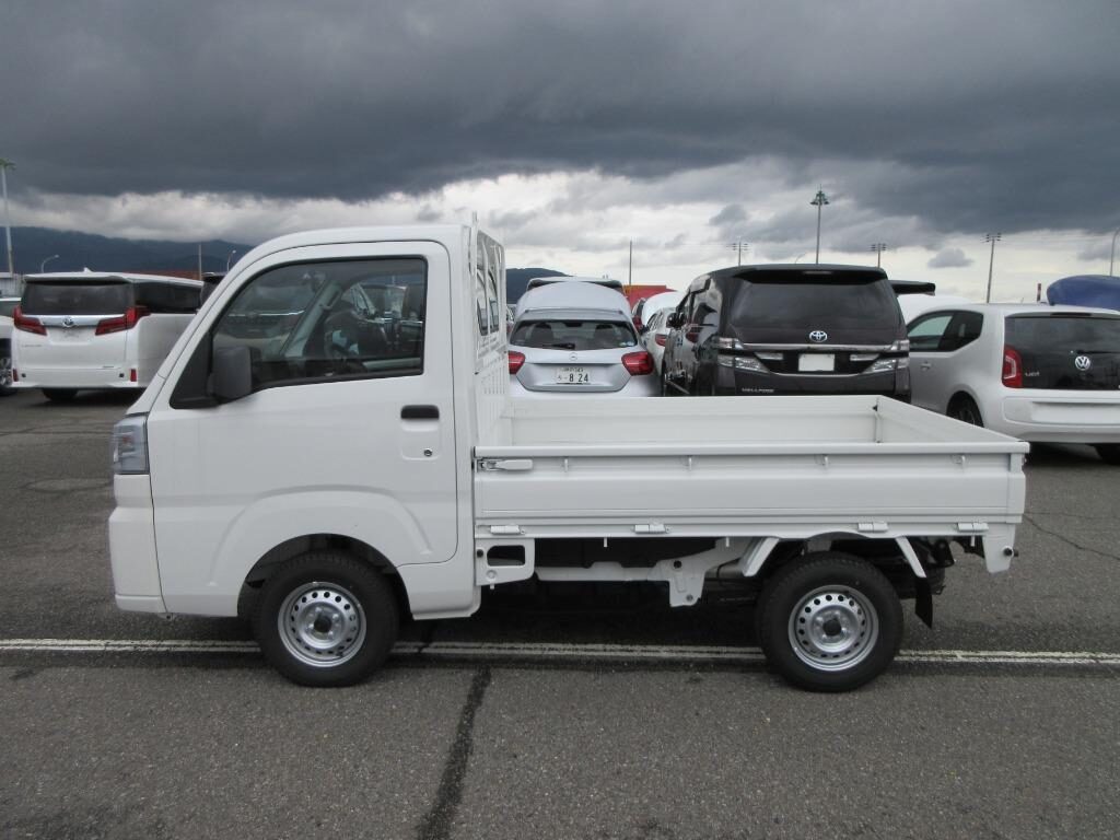 Used Daihatsu Hijet 2024 for sale - 76064030: Photo 7