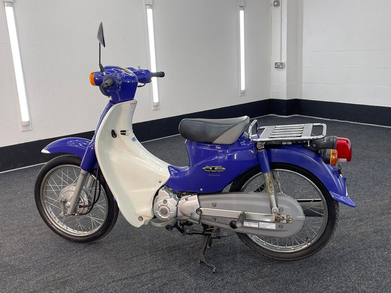 Honda C90