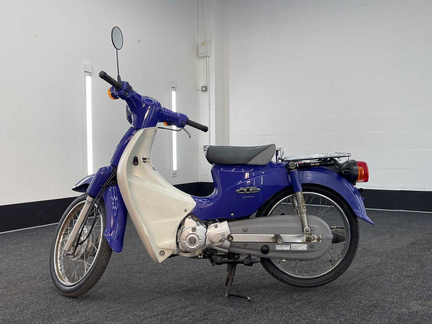 Honda C90