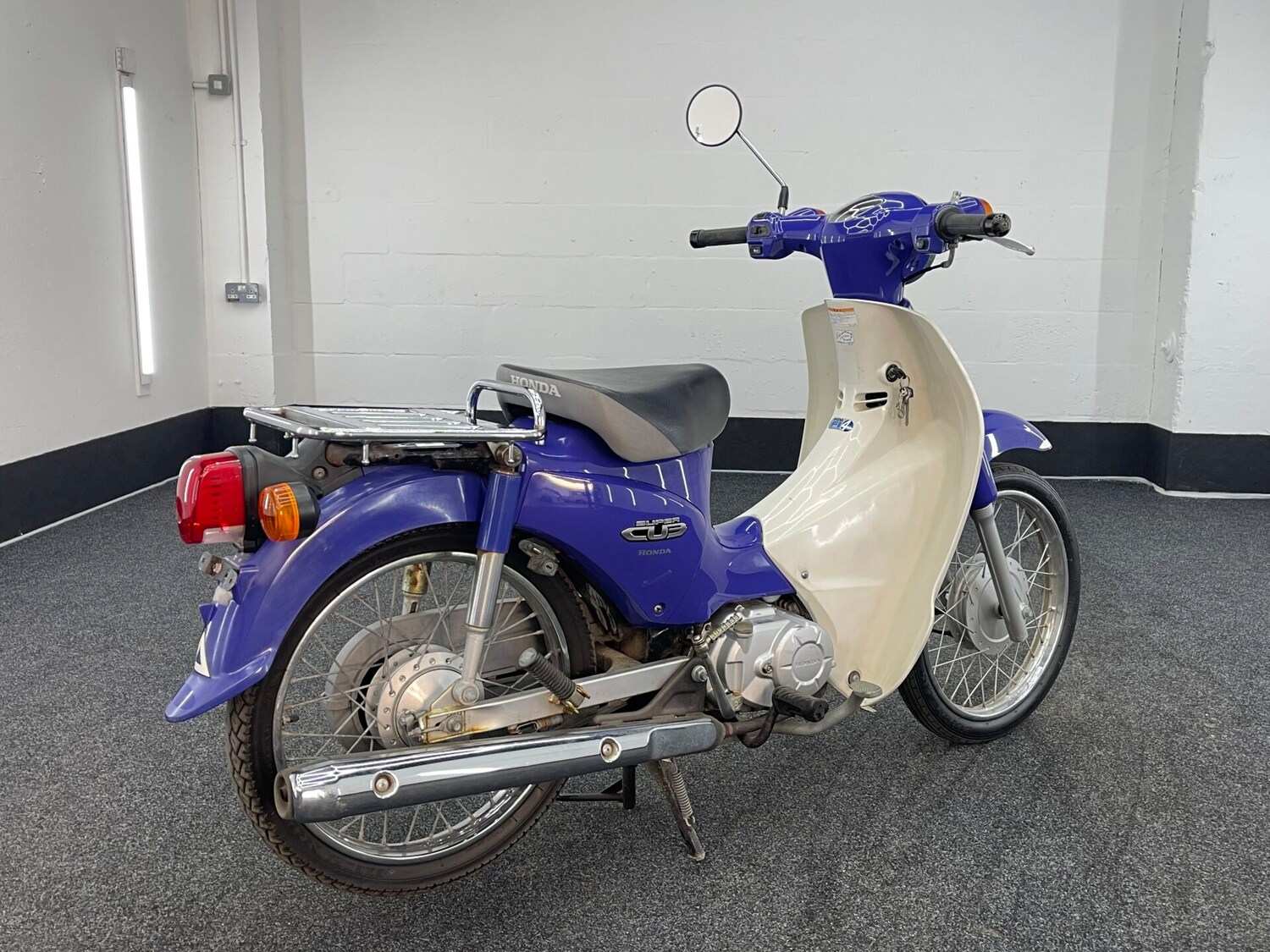 Honda C90
