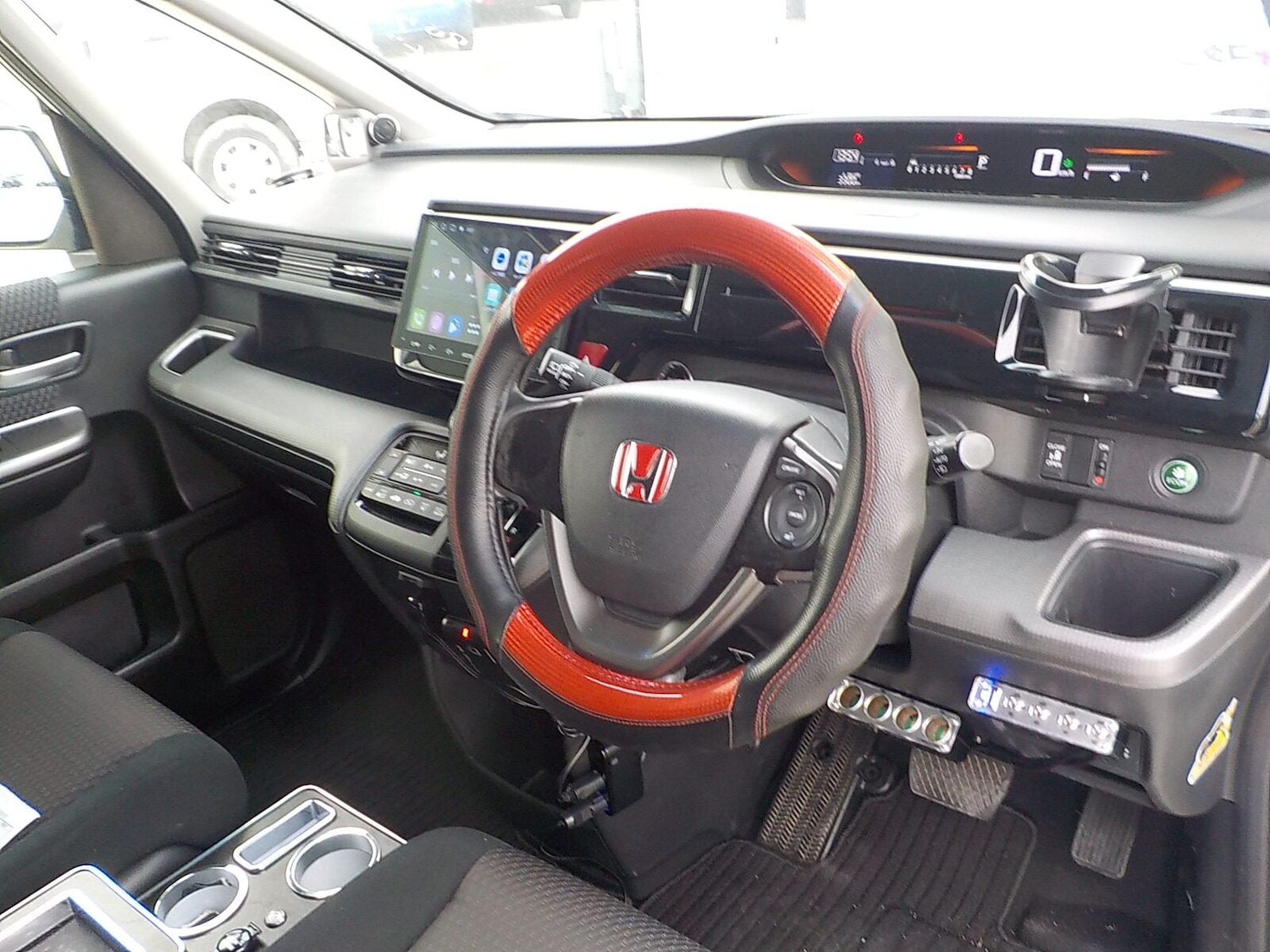 Used Honda Stepwagon 2015 for sale - 77039007: Photo 11