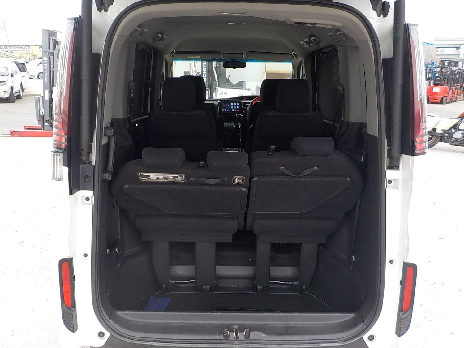 Used Honda Stepwagon 2015 for sale - 77039007: Photo 13