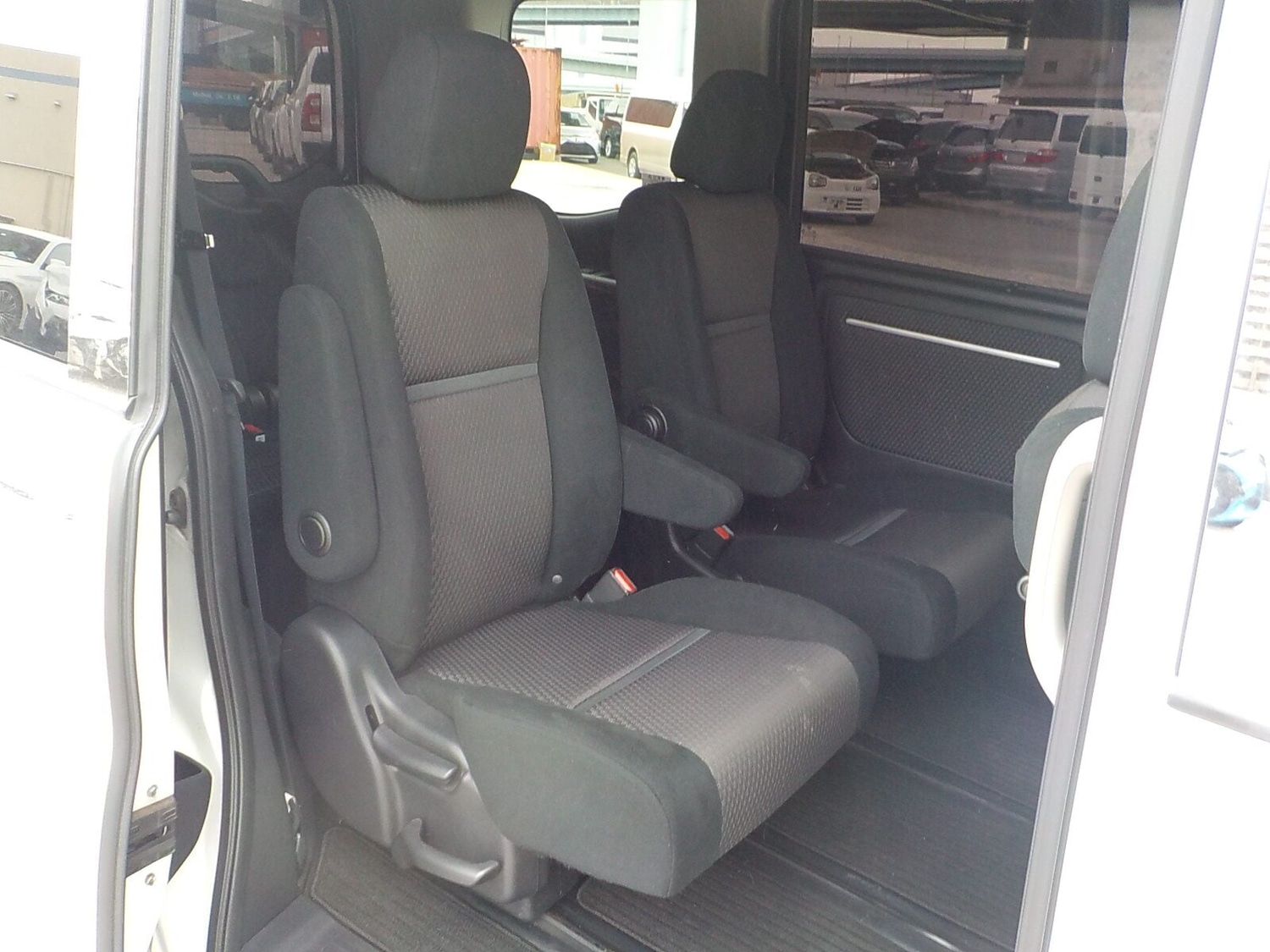 Used Honda Stepwagon 2015 for sale - 77039007: Photo 18