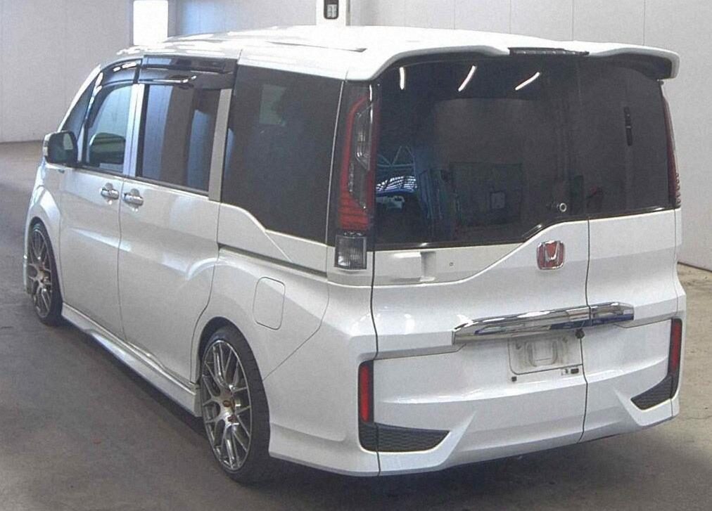 Used Honda Stepwagon 2015 for sale - 77039007: Photo 2