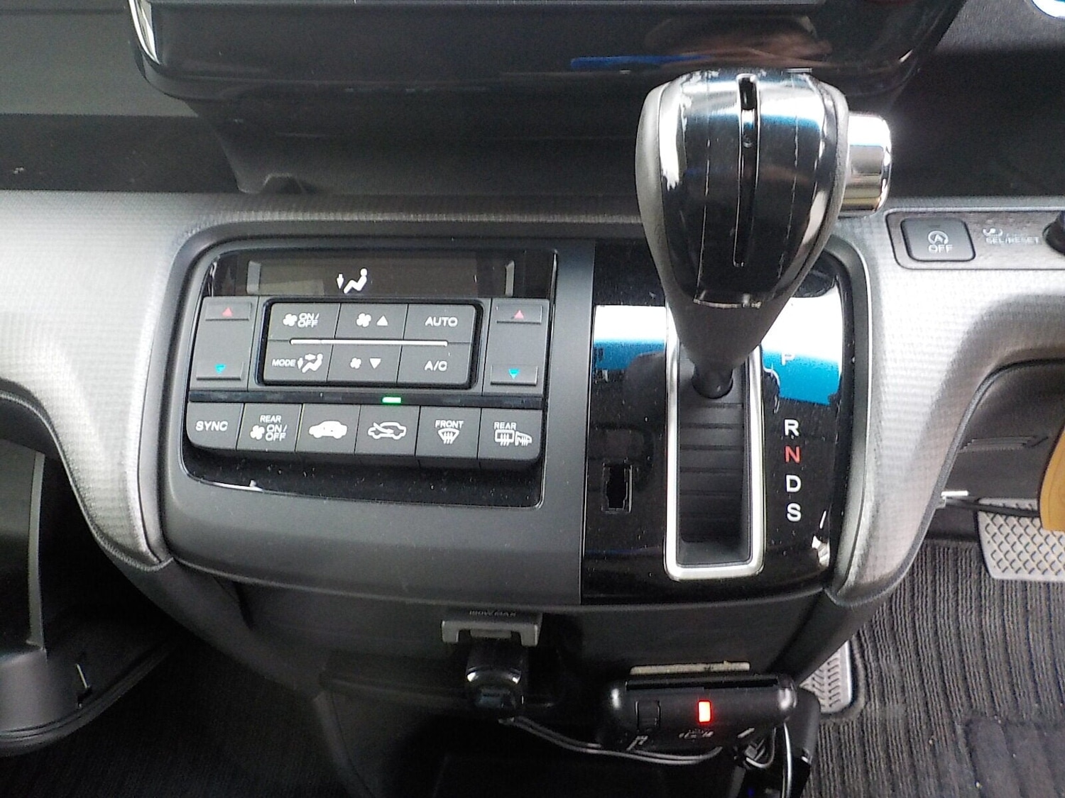 Used Honda Stepwagon 2015 for sale - 77039007: Photo 25