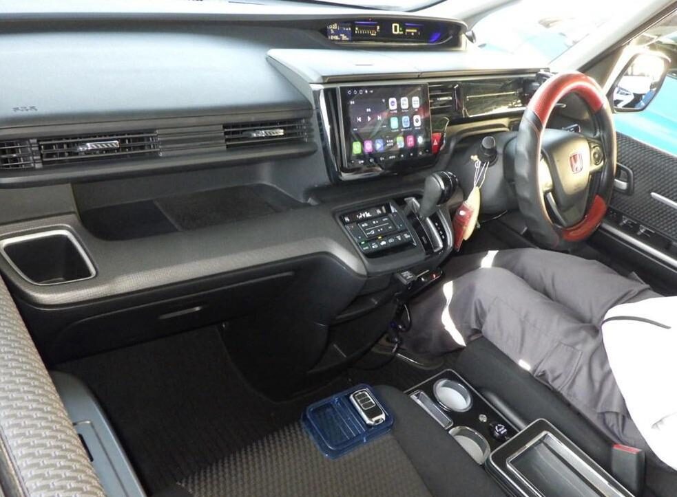 Used Honda Stepwagon 2015 for sale - 77039007: Photo 5