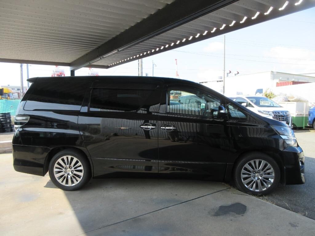 Used Toyota Vellfire 2013 for sale - 77039084: Photo 3