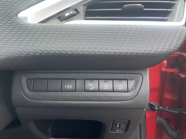 Used Peugeot 2008 2015 for sale - 77128719: Photo 14