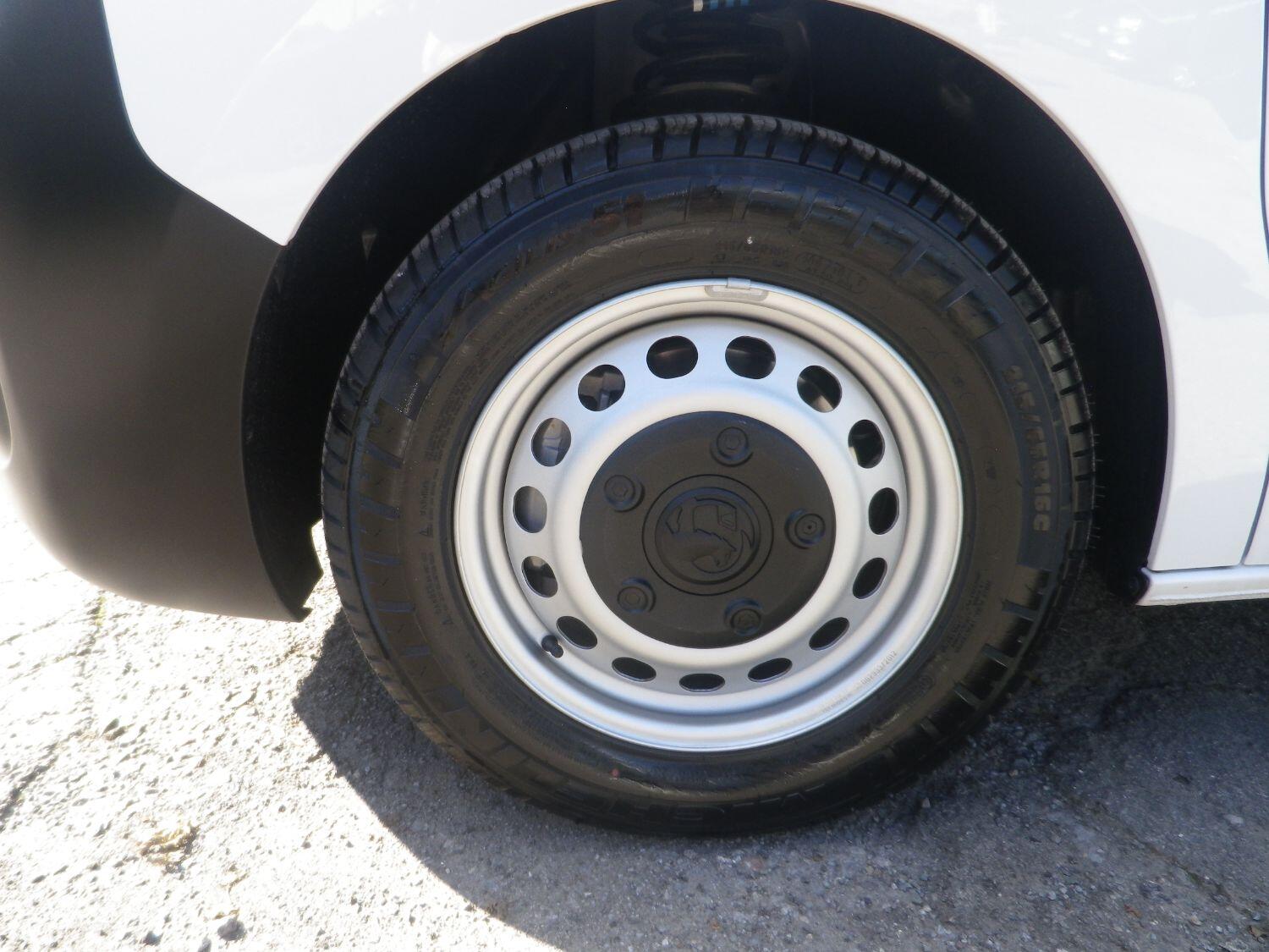 Used Vauxhall Vivaro 2023 for sale - 77089757: Photo 2