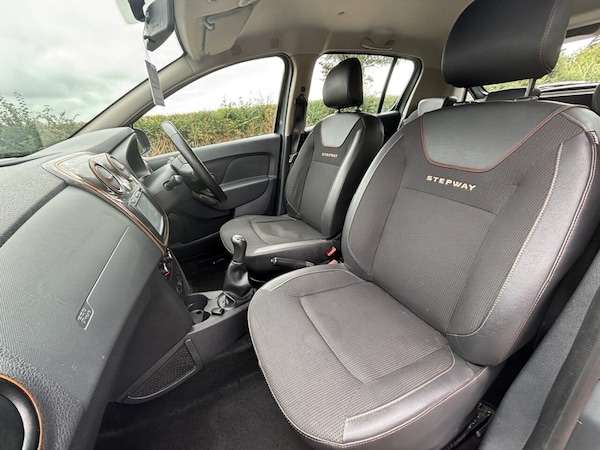 Used Dacia Sandero Stepway 2017 for sale - 76105538: Photo 25