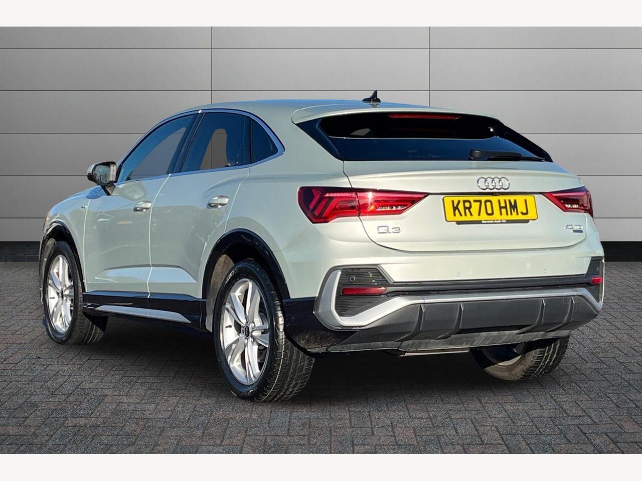 Used Audi Q3 2021 for sale - 76674071: Photo 3