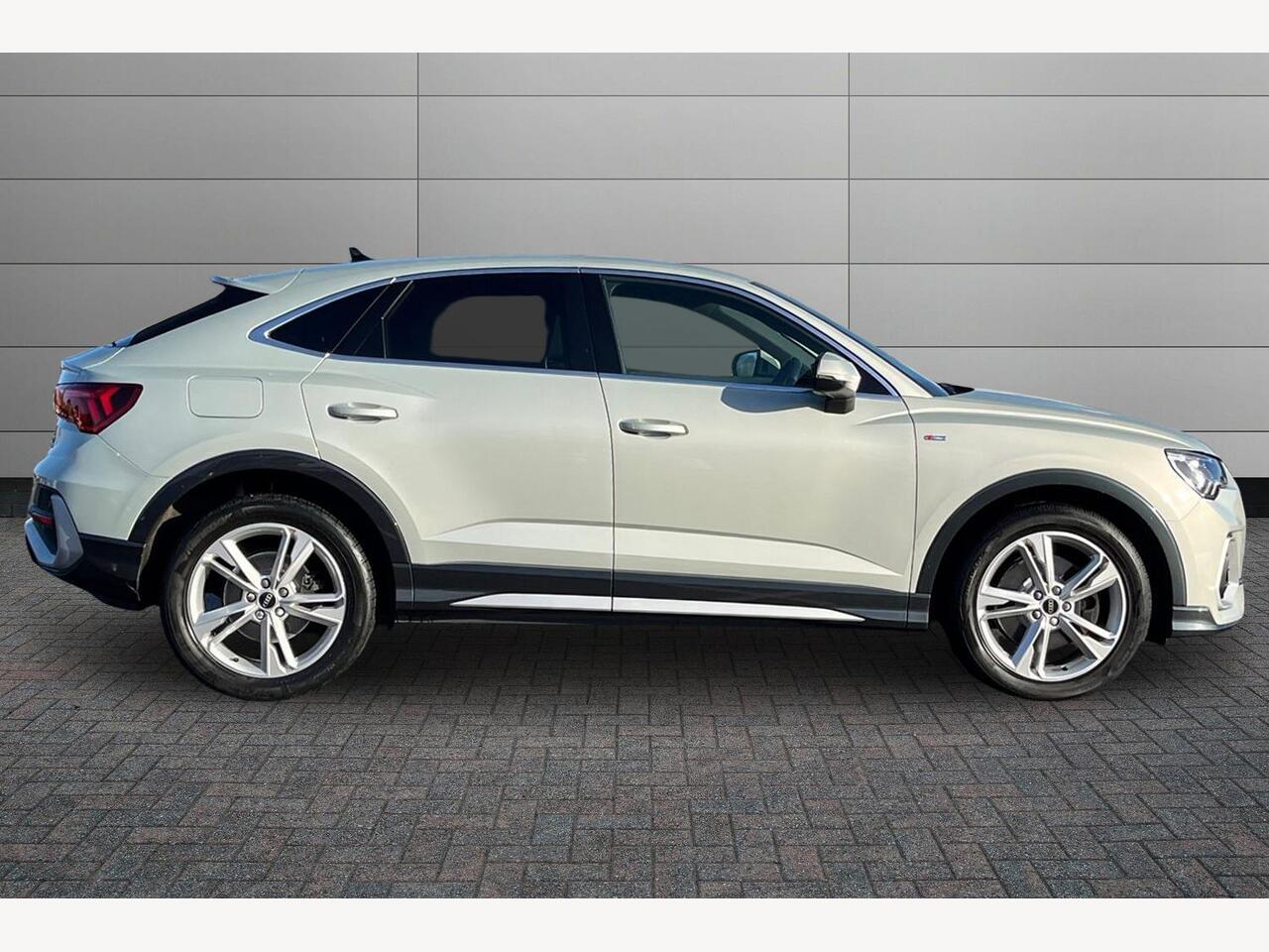 Used Audi Q3 2021 for sale - 76674071: Photo 4