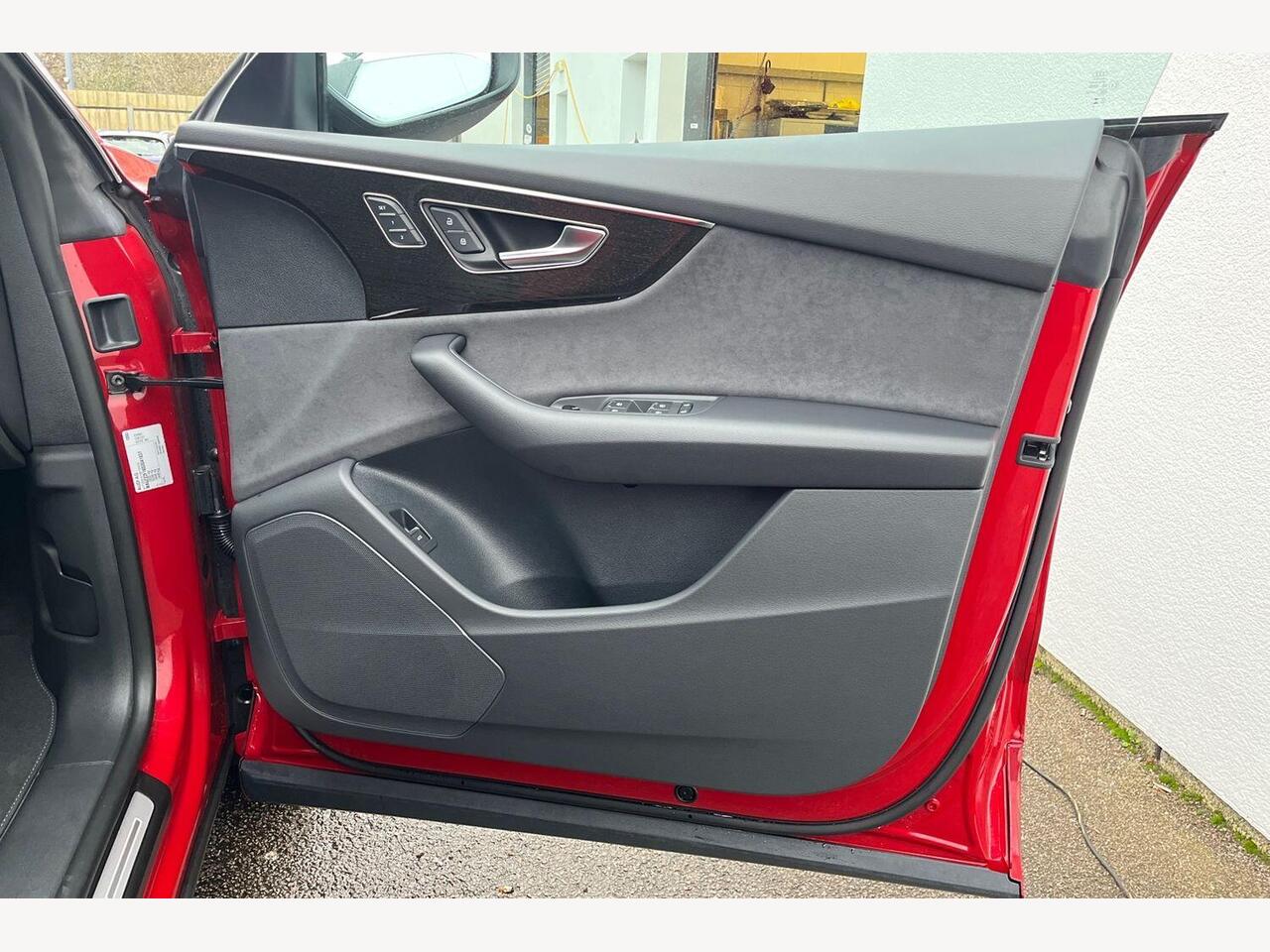 Used Audi Q8 2025 for sale - 77512324: Photo 14