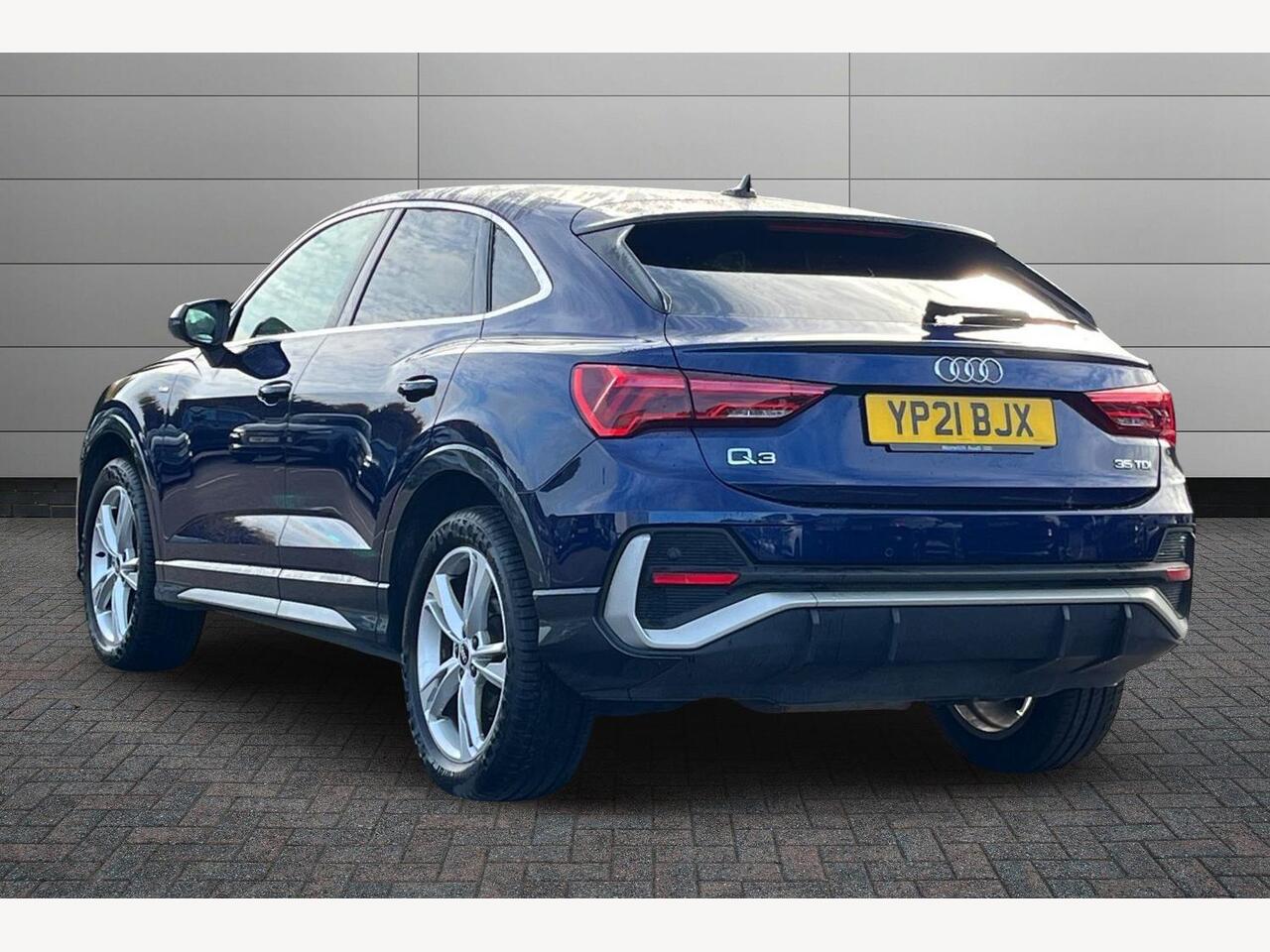 Used Audi Q3 2021 for sale - 76674153: Photo 3