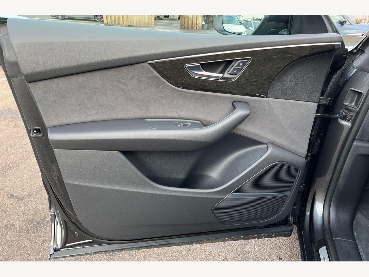 Used Audi Q8 2025 for sale - 76680581: Photo 15