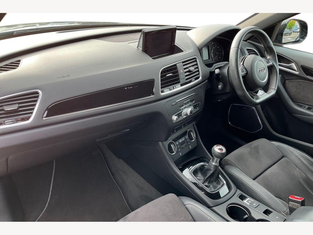 Used Audi Q3 2018 for sale - 76673460: Photo 2