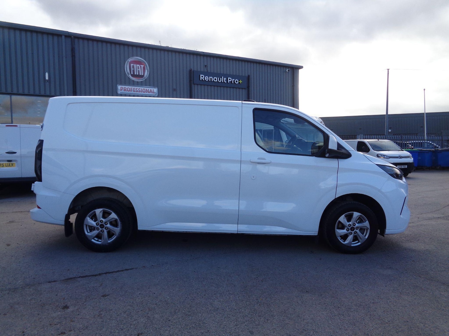 Used Ford Transit Custom 2024 for sale - 76992376: Photo 2