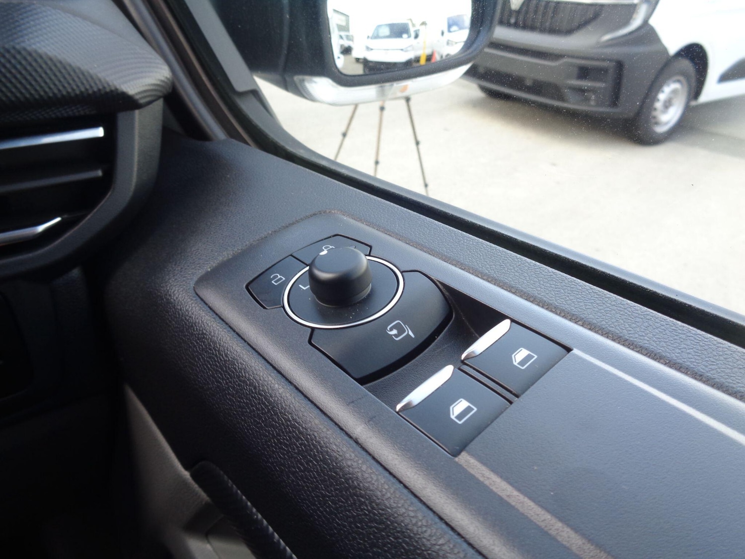 Used Ford Transit Custom 2024 for sale - 76992376: Photo 29