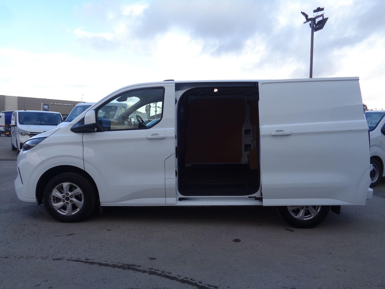 Used Ford Transit Custom 2024 for sale - 76512569: Photo 9