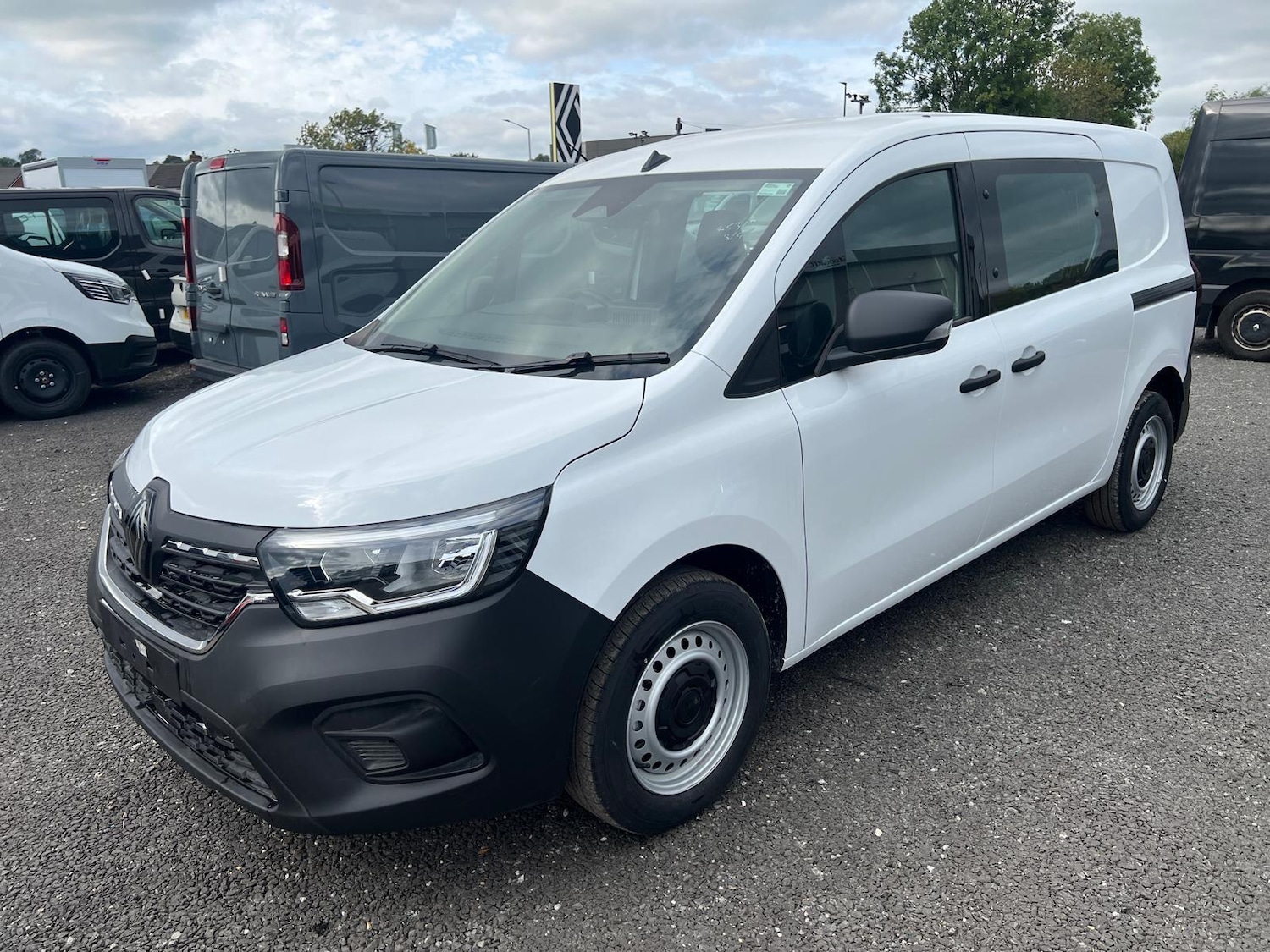 Used Renault Kangoo 2025 for sale - 76432979: Photo 6