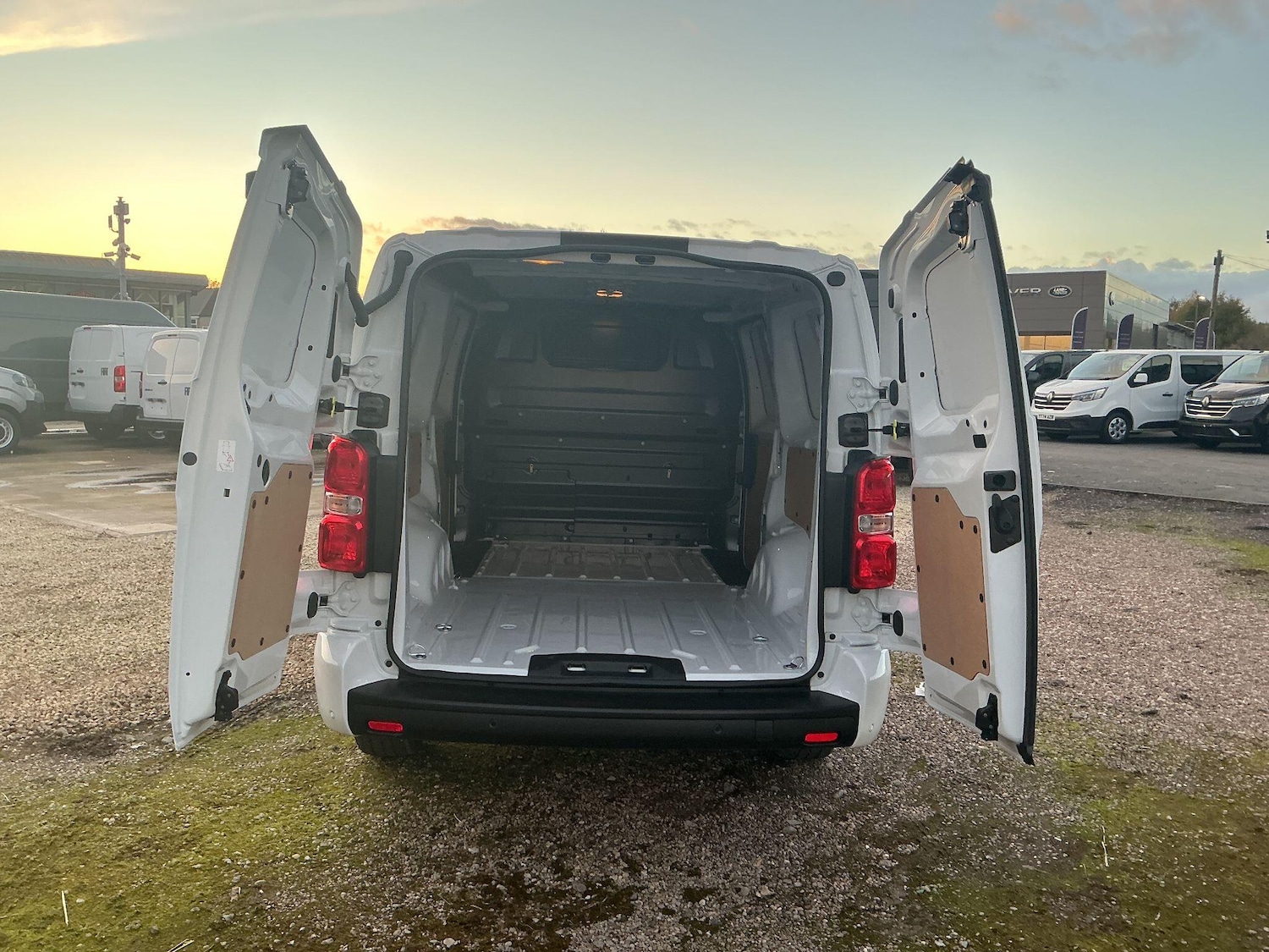 Used Citroen Dispatch 2025 for sale - 76865151: Photo 18