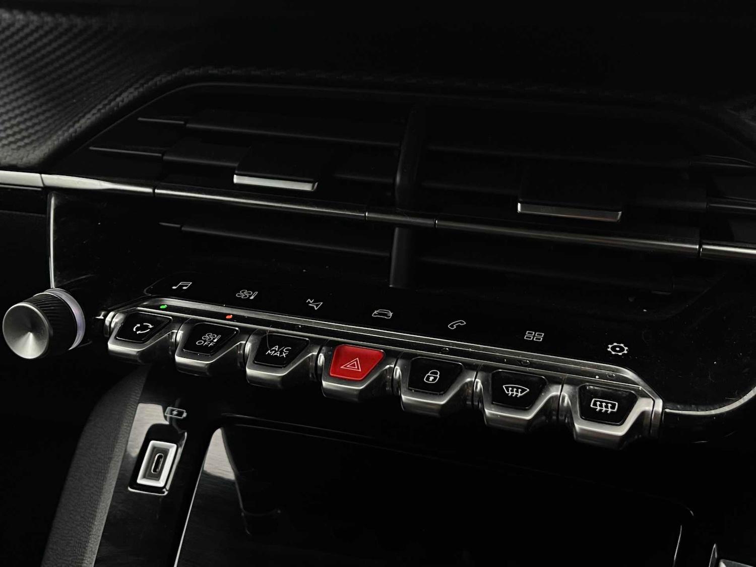 Used Peugeot 2008 2020 for sale - 76986957: Photo 24