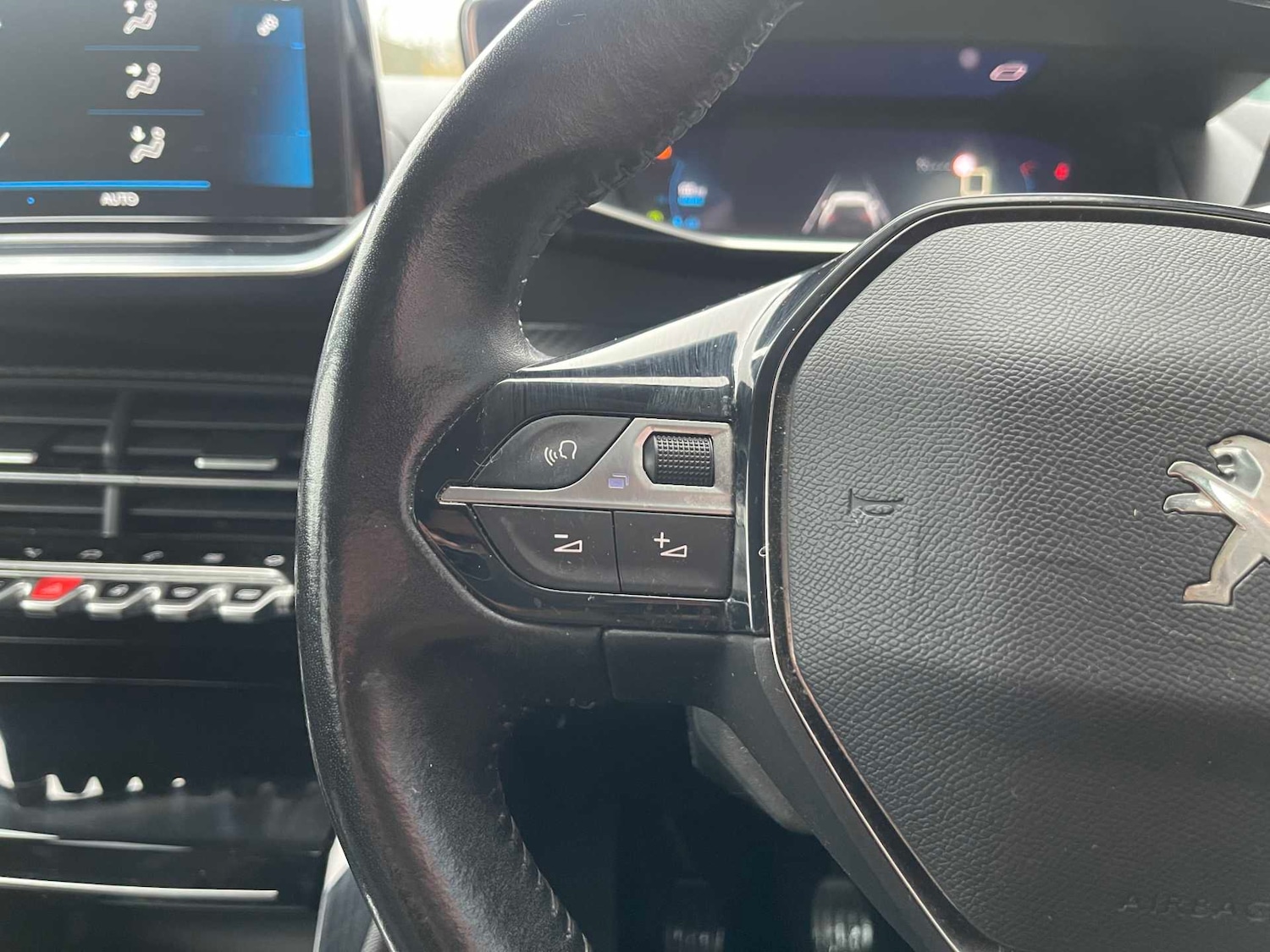 Used Peugeot 2008 2020 for sale - 76986957: Photo 25