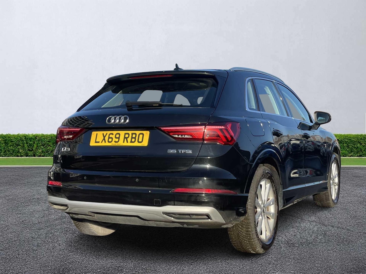 Used Audi Q3 2019 for sale - 76799352: Photo 2