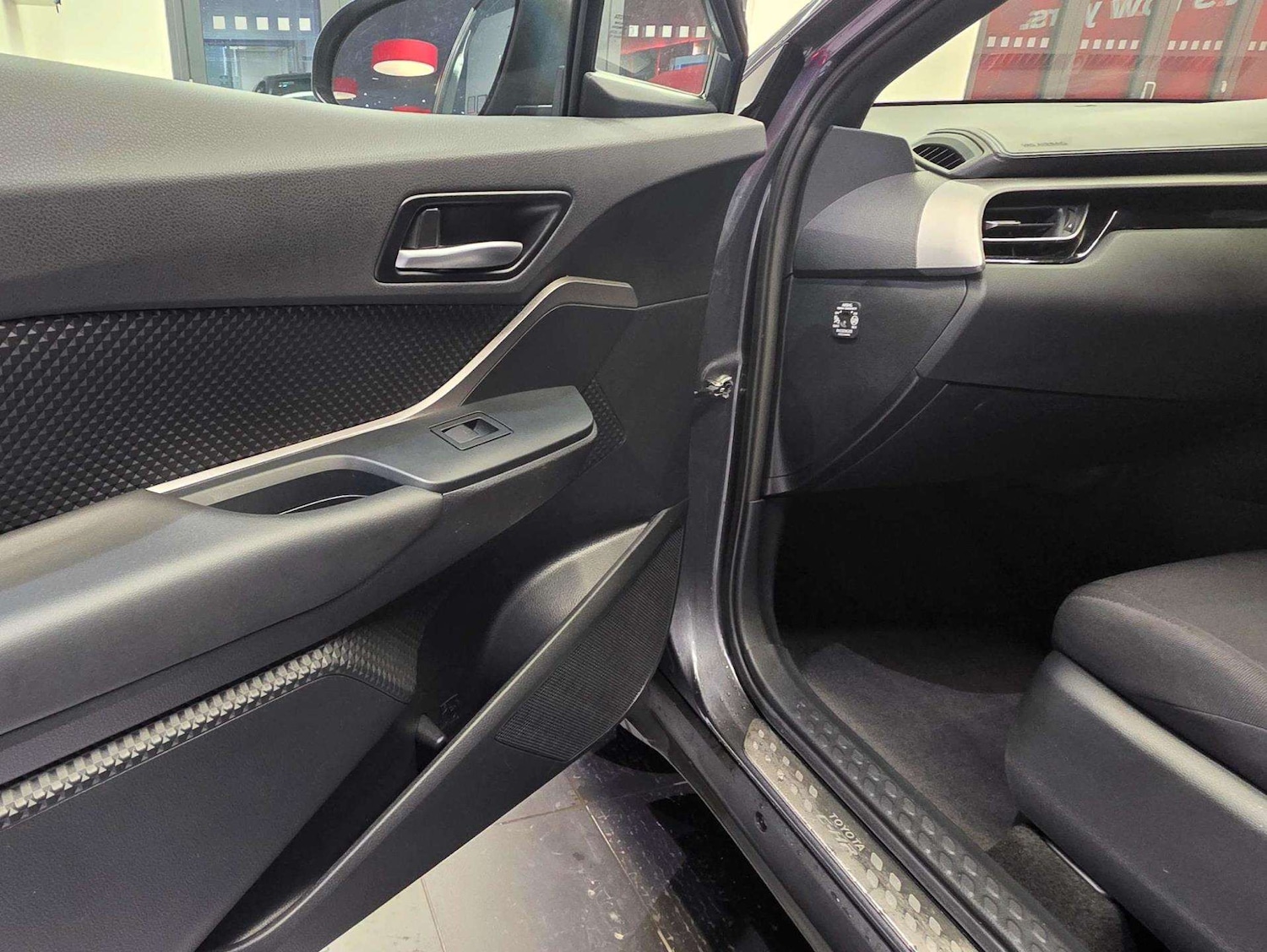 Used Toyota C-HR 2022 for sale - 77851494: Photo 38