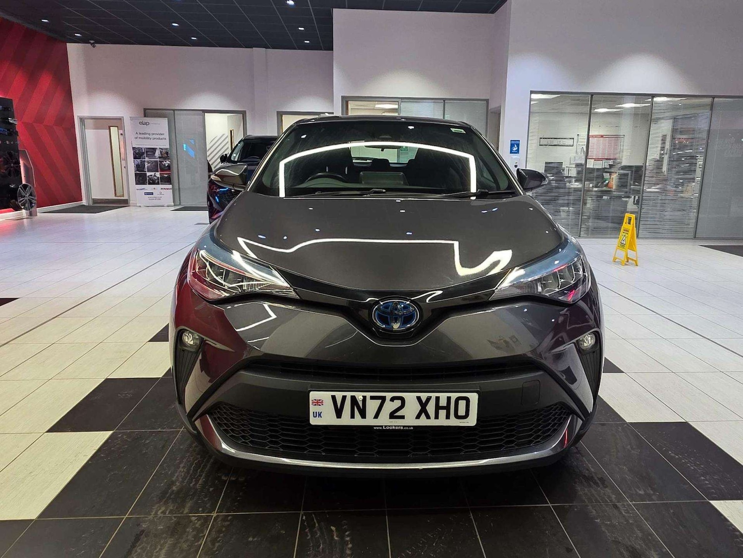 Used Toyota C-HR 2022 for sale - 77759399: Photo 2