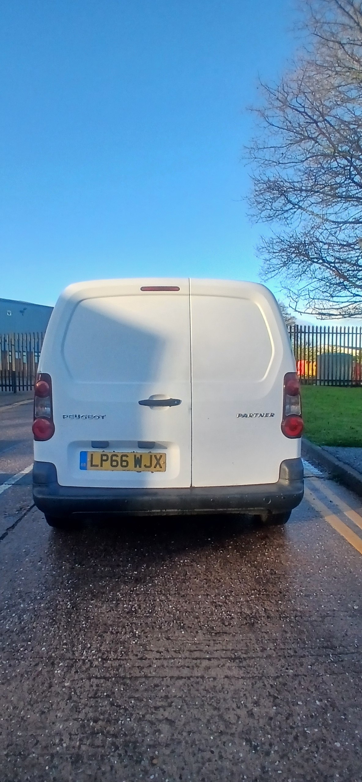 Used Peugeot Partner 2017 for sale - 76706110: Photo 2