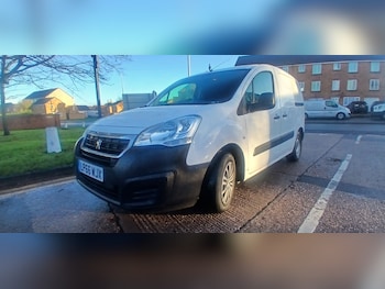 Used Peugeot Partner 2017 for sale - 76706110: Photo