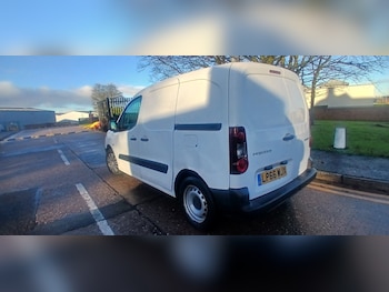 Used Peugeot Partner 2017 for sale - 76706110: Photo